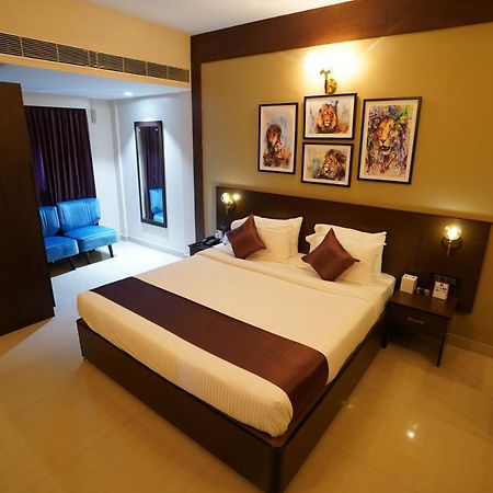 Neyyar Residency Hotel Neyyattinkara Екстериор снимка