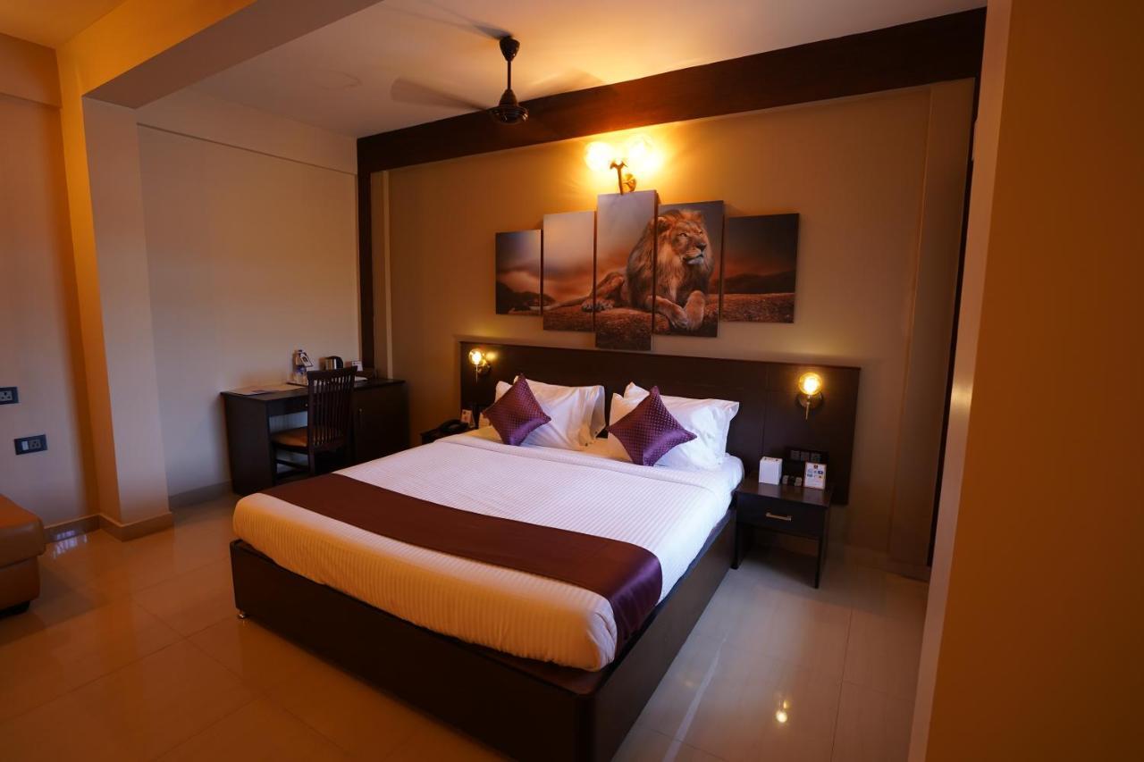 Neyyar Residency Hotel Neyyattinkara Екстериор снимка