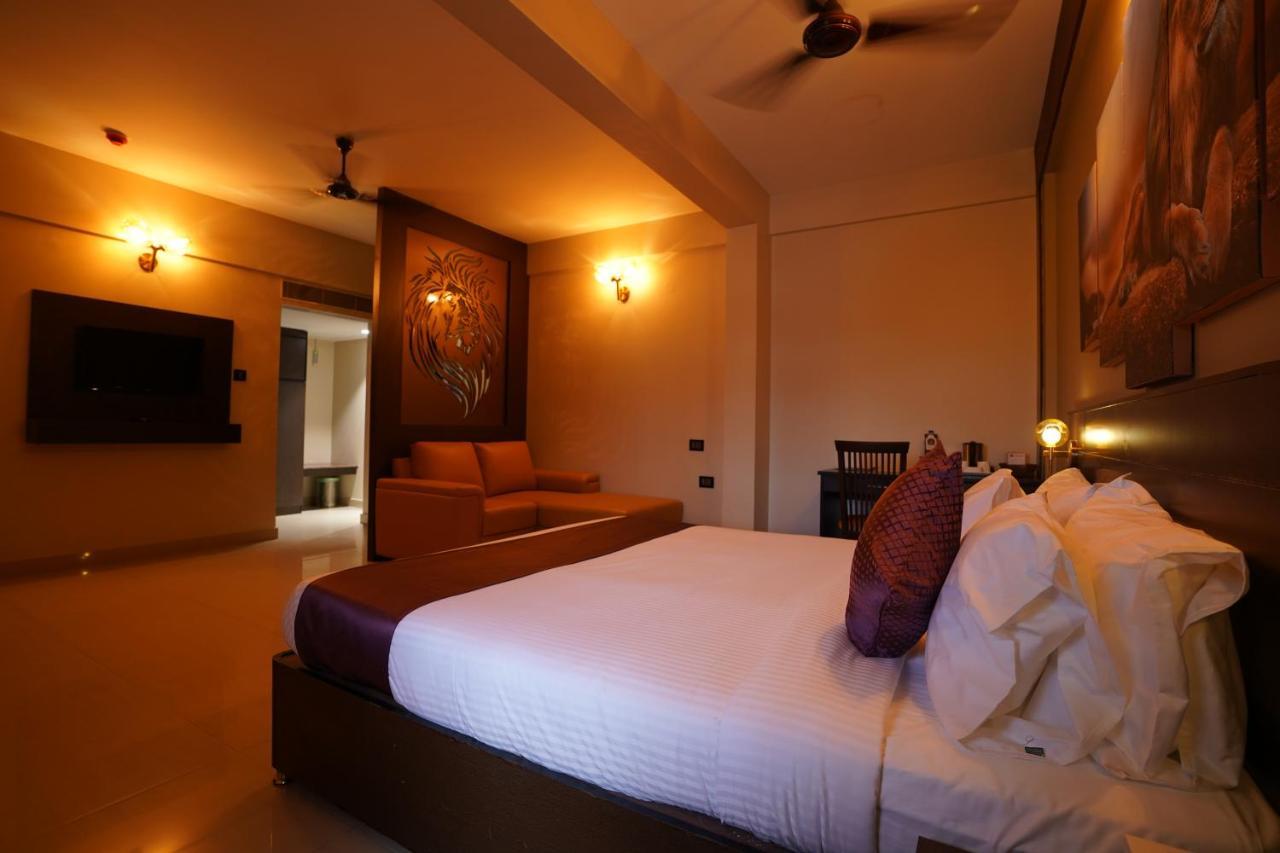 Neyyar Residency Hotel Neyyattinkara Екстериор снимка